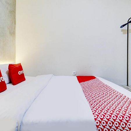 Oyo 90215 Ada Residence Telukjambe 외부 사진