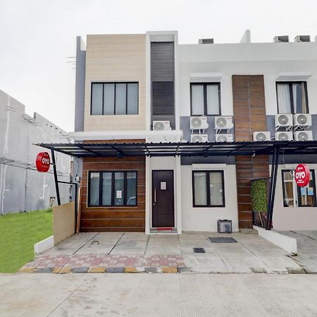 Oyo 90215 Ada Residence Telukjambe 외부 사진