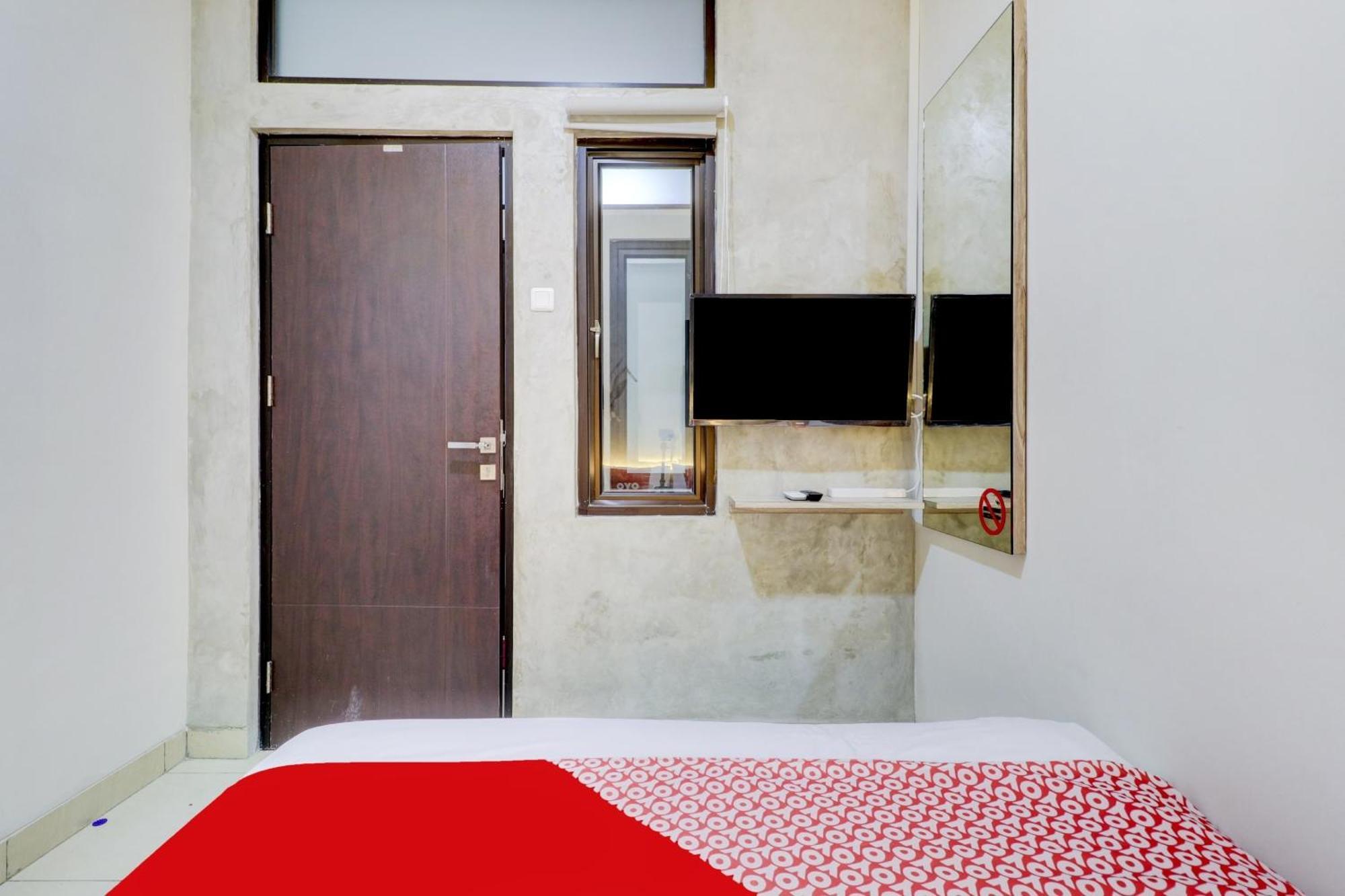 Oyo 90215 Ada Residence Telukjambe 외부 사진