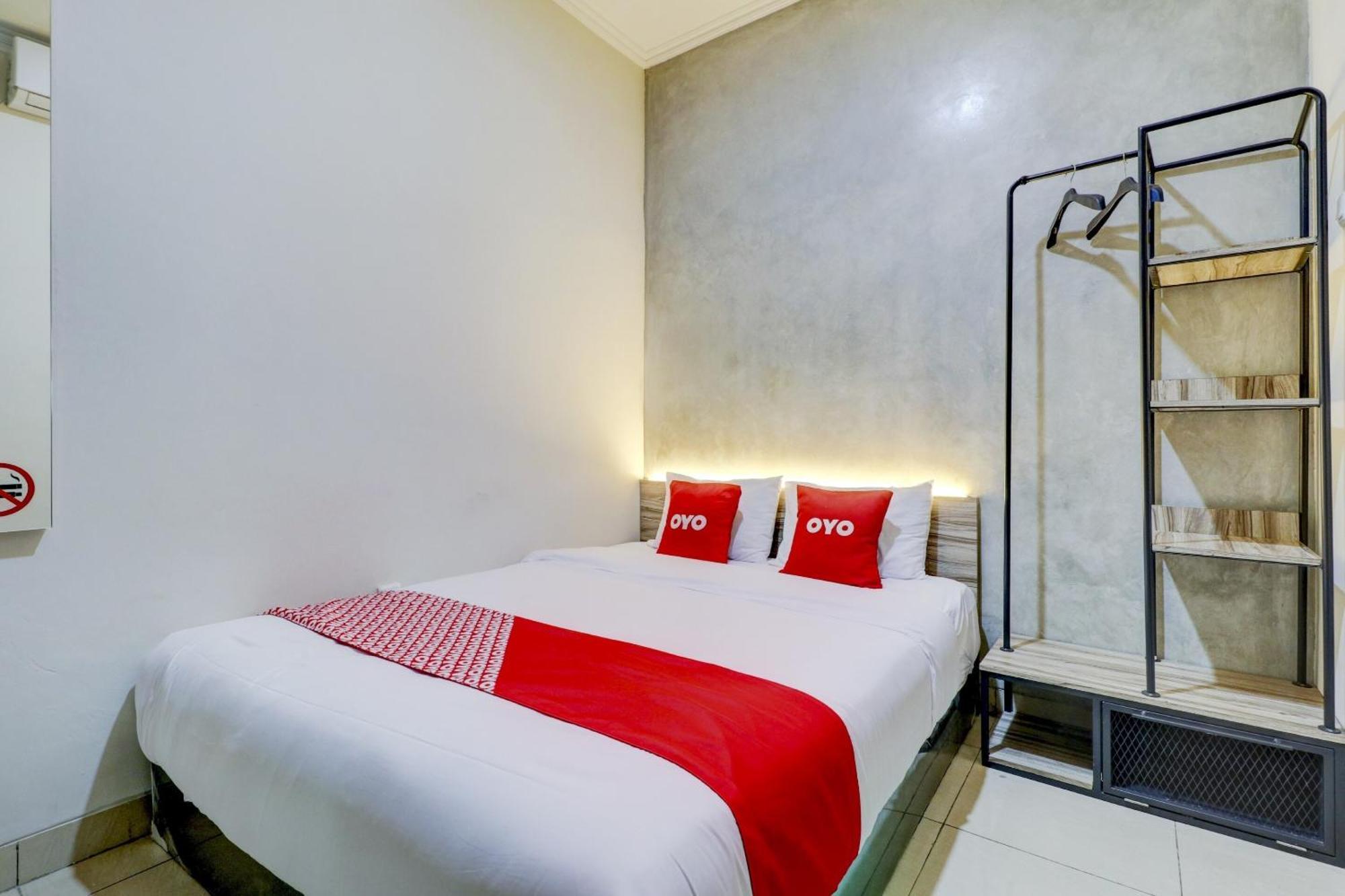 Oyo 90215 Ada Residence Telukjambe 외부 사진