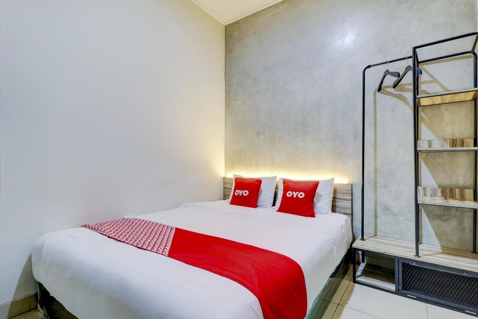 Oyo 90215 Ada Residence Telukjambe 외부 사진