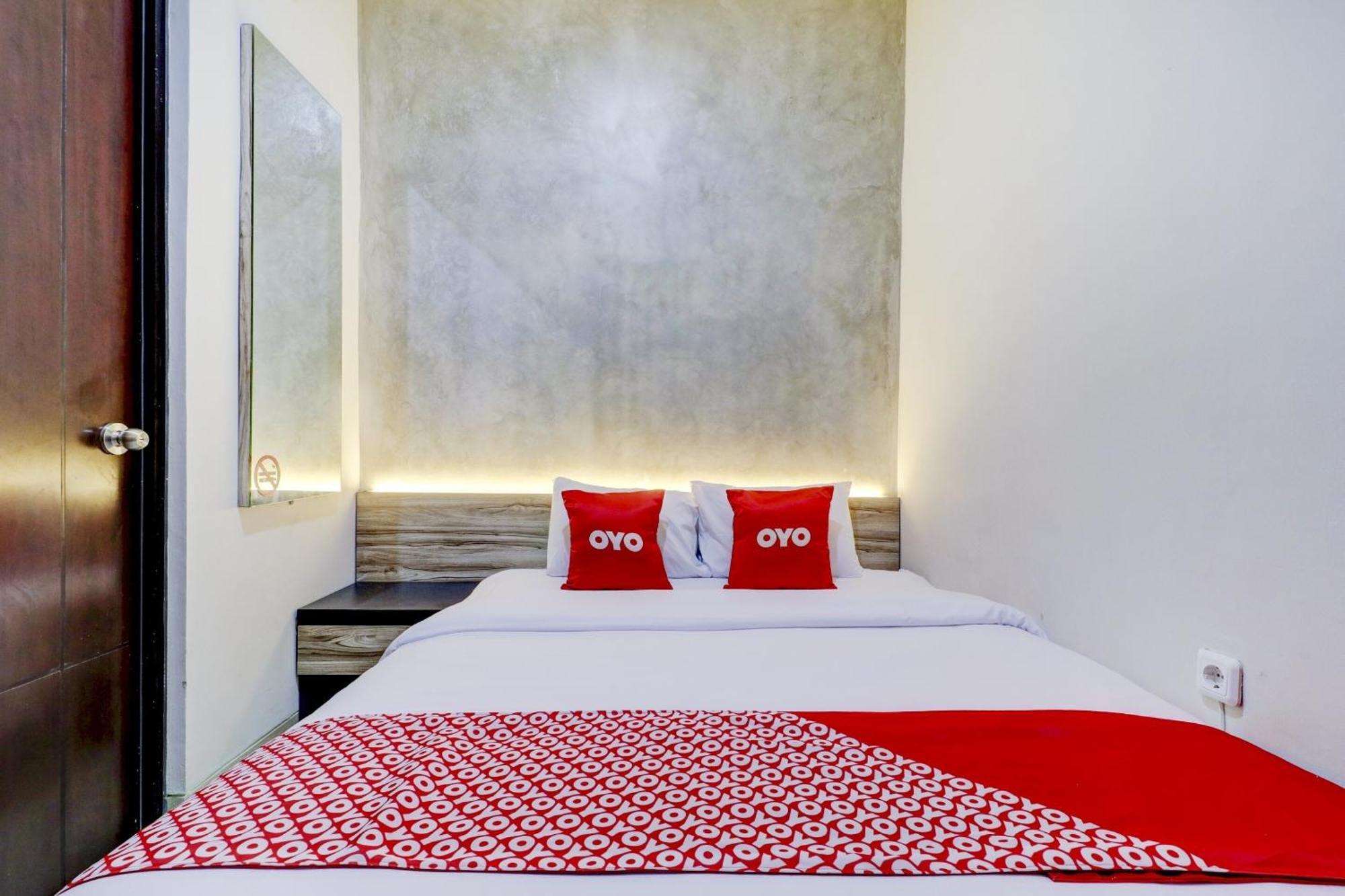 Oyo 90215 Ada Residence Telukjambe 외부 사진