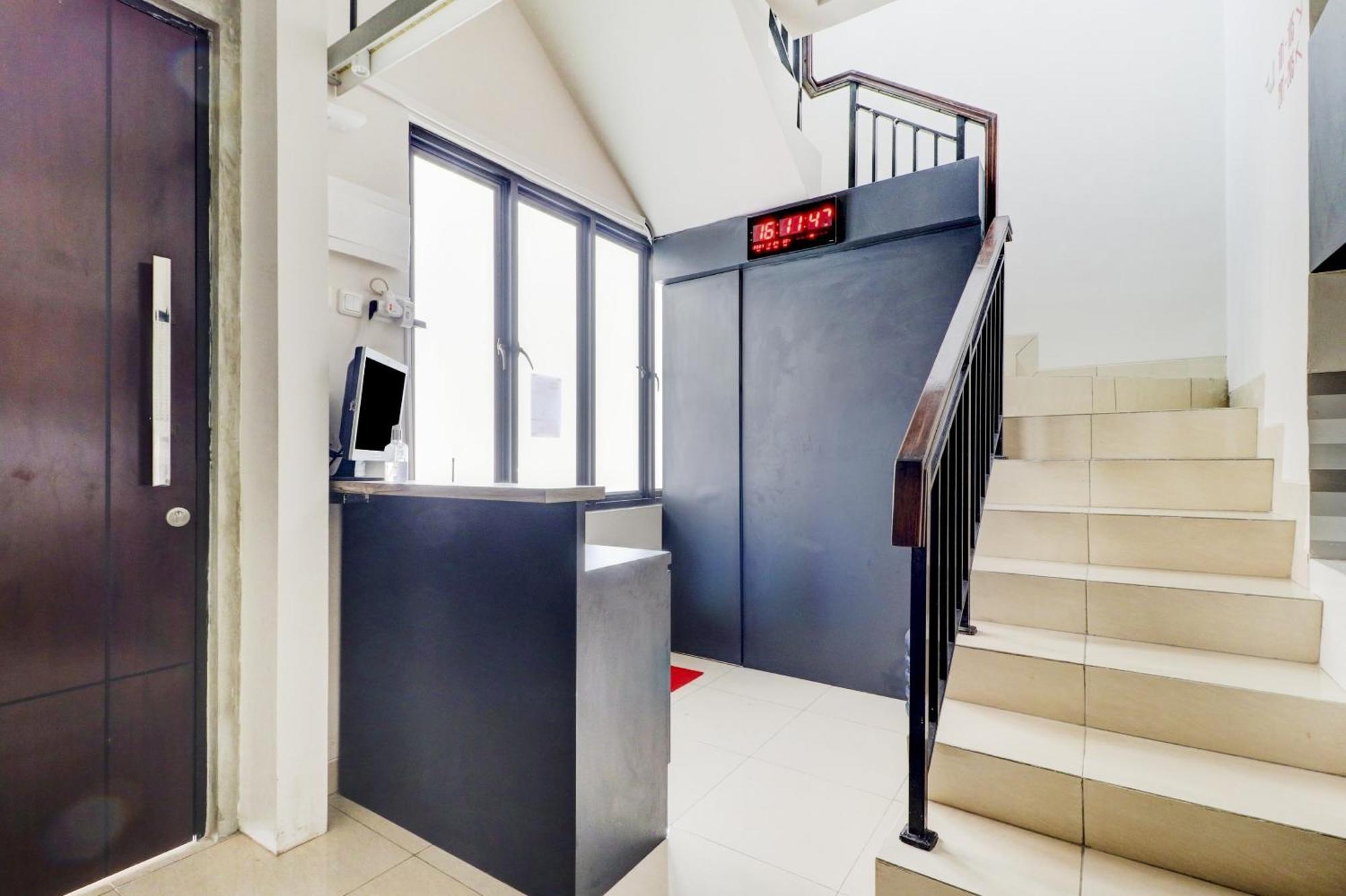 Oyo 90215 Ada Residence Telukjambe 외부 사진
