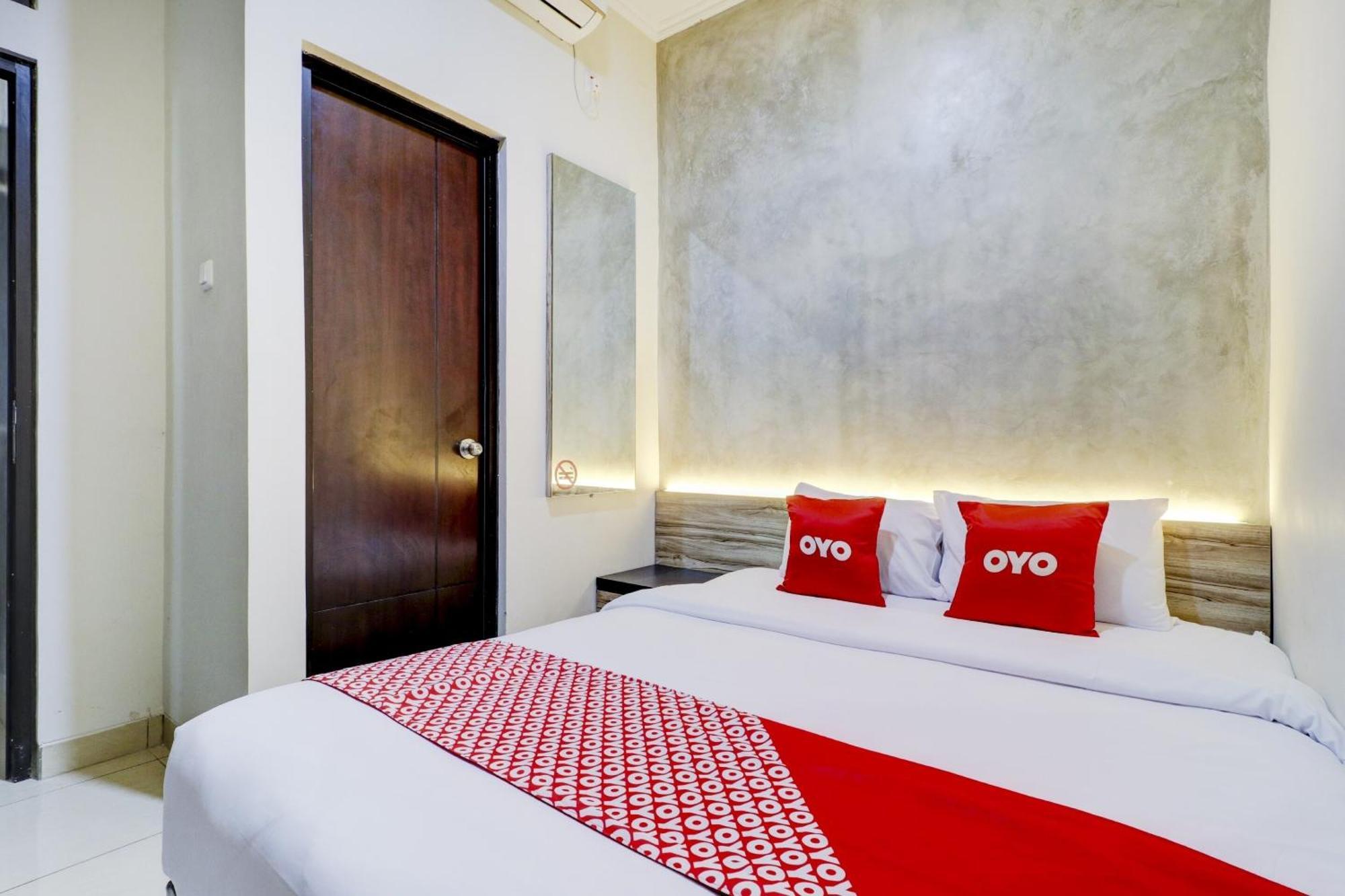Oyo 90215 Ada Residence Telukjambe 외부 사진