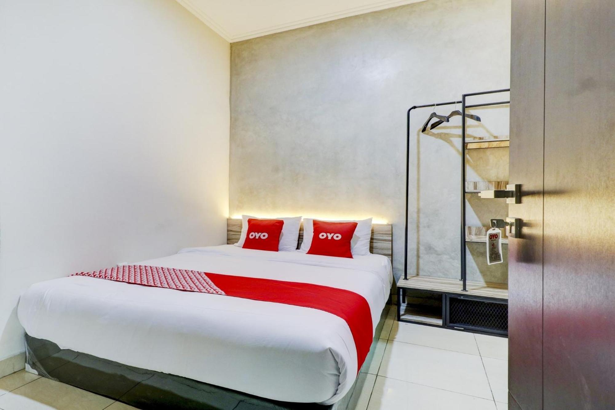 Oyo 90215 Ada Residence Telukjambe 외부 사진
