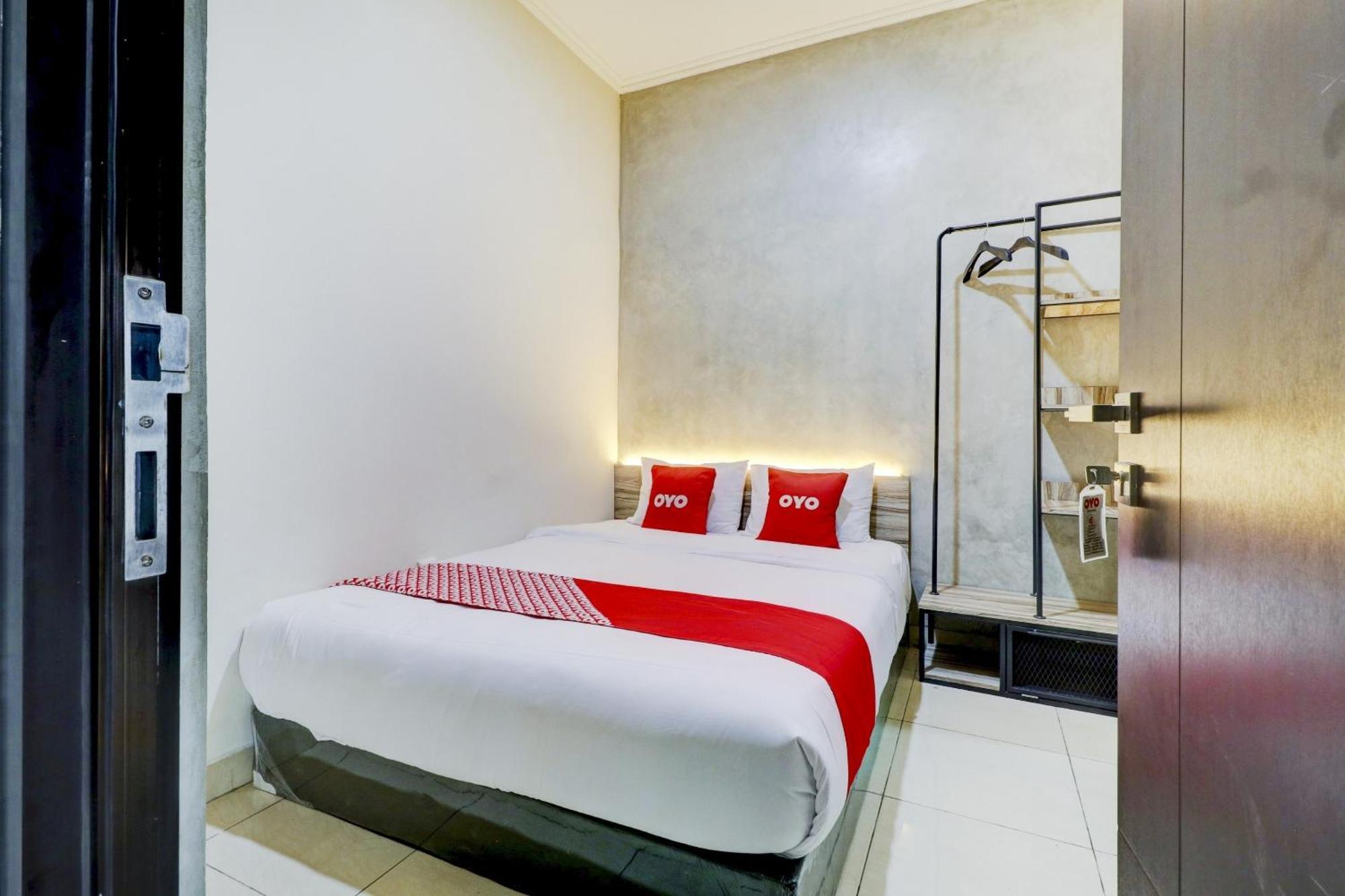 Oyo 90215 Ada Residence Telukjambe 외부 사진