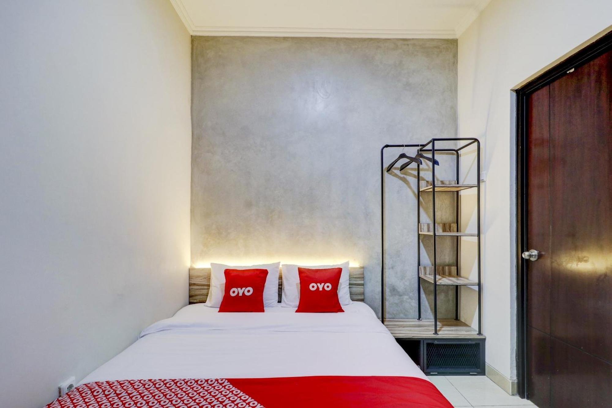 Oyo 90215 Ada Residence Telukjambe 외부 사진